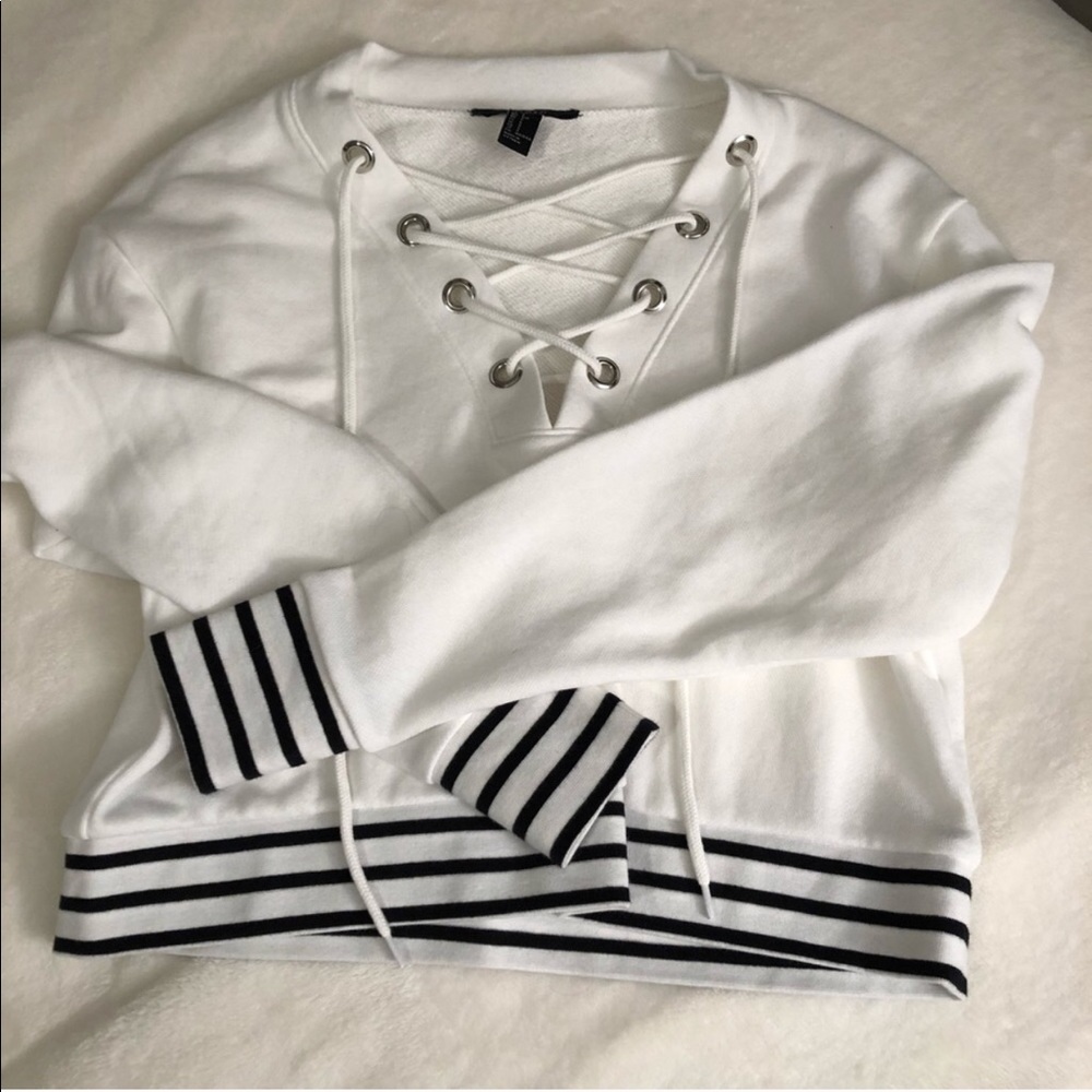 Lace up cropped sweatshirt